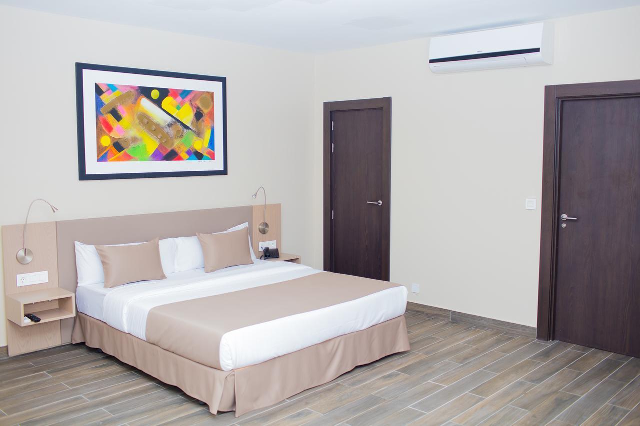 Fly Hotel Libreville Exterior foto